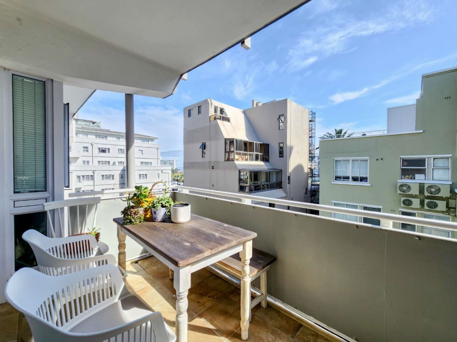 To Let 1 Bedroom Property for Rent in Sea Point Western Cape